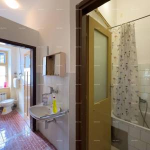 Prodaje se stan, 75 m², Pula – Veruda