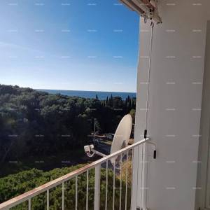 Prodaje se stan sa pogledom na more, Pula. 2 minute do šetnice Lungomare.