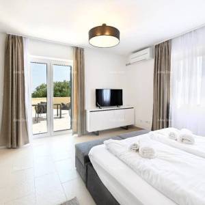 PRODAJE SE VILA S BAZENOM – UMAG