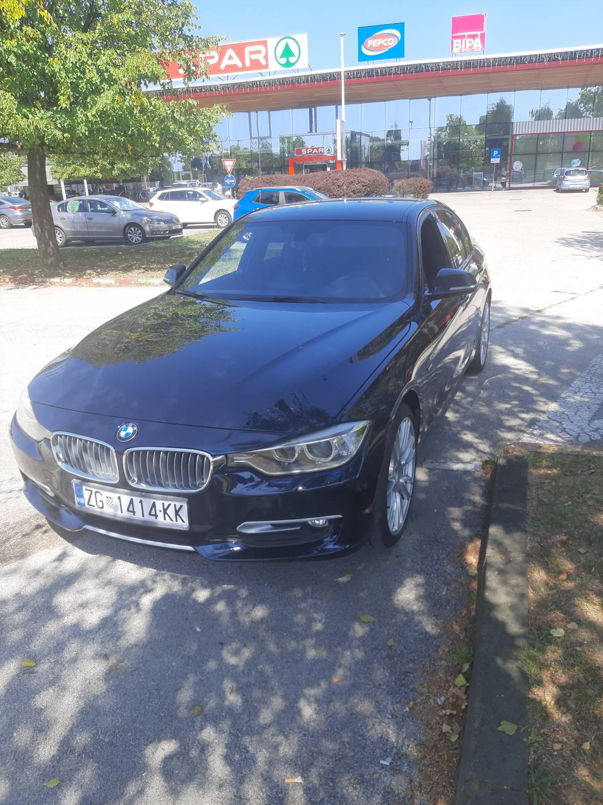 Prodajem ili mijenjam BMW 320 d modern 2013.
