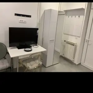 Prodajem poslovni prostor, namješten kao garsonijera, pogodan za najam