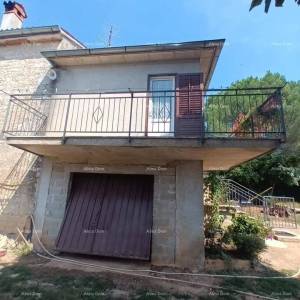 Prodajemo autentičnu staru kamenu kuću u mjestu Stranići, Sveti Lovreč.
