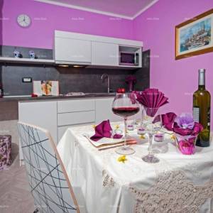 Prodajemo kuću, blizina uvale Cuve, s dodatnim objektima.