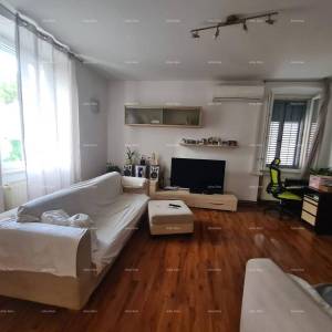 Prostran trosobni stan površine 81 m², Pula