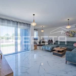 Prostrana moderna vila s bazenom – otok Krk, mir i udobnost na 931 m² zemljišta