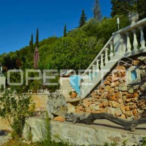 Prostrani stan s vrtom, bazenom i jacuzzijem – Korčula, najam