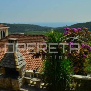 Prostrani stan s vrtom, bazenom i jacuzzijem – Korčula, najam