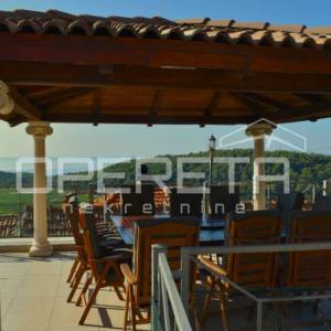 Prostrani stan s vrtom, bazenom i jacuzzijem – Korčula, najam