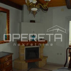 Prostrani stan s vrtom, bazenom i jacuzzijem – Korčula, najam