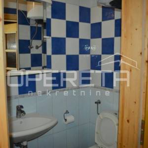 Prostrani stan s vrtom, bazenom i jacuzzijem – Korčula, najam