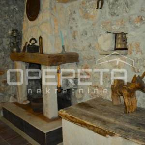 Prostrani stan s vrtom, bazenom i jacuzzijem – Korčula, najam