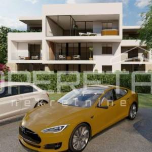 Prostrani trosobni stan s terasama i modernim sadržajima – 700 m od mora
