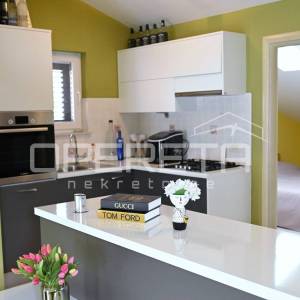 Prvi red do mora, kuća s 4 apartmana, Zatoglav