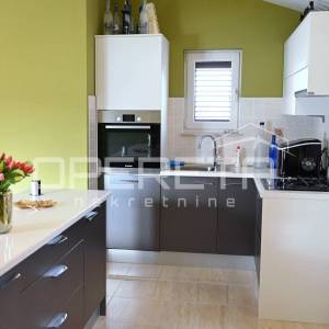 Prvi red do mora, kuća s 4 apartmana, Zatoglav