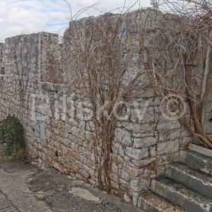 Pučišća, Brač- ruševna kuća s projektom u centru mijesta
