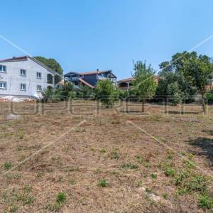 Pula, građevinsko zemljište 1387 m2 pravilnog oblika