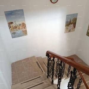 Pula. Kuća s poslovnim prostorom i garažom!
