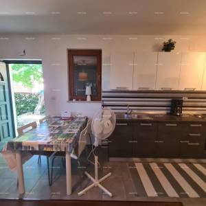 Pula – Kuća sa 2 apartmana.