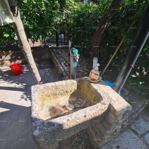 Pula – Kuća sa 2 apartmana.