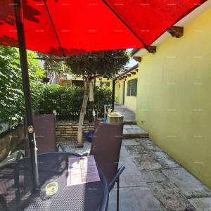 Pula – Kuća sa 2 apartmana.