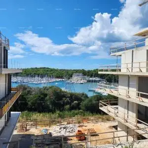 PULA Novogradnja Veruda. Pogled na more.B21