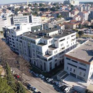 Pula, poslovno stambeni objekt u fazi renoviranja.