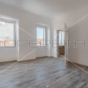 Pula, stan 74 m2 u samom srcu grada