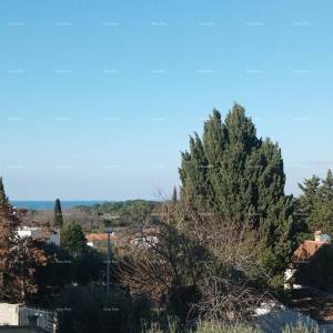 Pula, Štinjan. Stana na 1. katu s pripadajućim vrtom