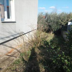 Pula, Štinjan. Stana na 1. katu s pripadajućim vrtom