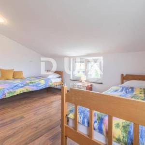 PULA, VALDEBEK - Apartmanska kuća na atraktivnoj lokaciji