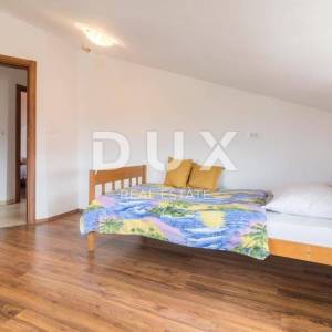 PULA, VALDEBEK - Apartmanska kuća na atraktivnoj lokaciji