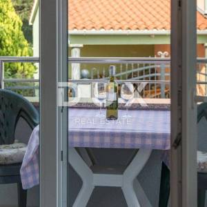 PULA, VALDEBEK - Apartmanska kuća na atraktivnoj lokaciji