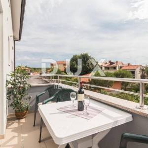 PULA, VALDEBEK - Apartmanska kuća na atraktivnoj lokaciji