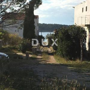 RAB, BARBAT-  građevinski teren 1125m2 za obiteljsku kuću / villu / apartmane / kuću za iznajmljivanje sa bazenom / kuću za odm...