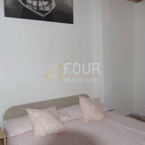 Rab, Barbat na Rabu, kuća s 5 apartmana, 300m od mora