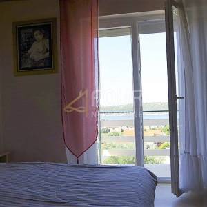 Rab, Barbat na Rabu, kuća s 5 apartmana, 300m od mora