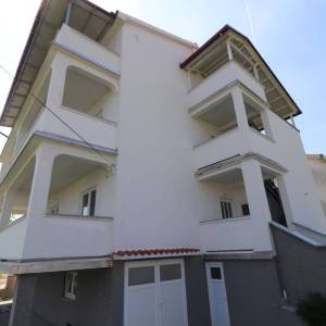 RAB, LOPAR- uređeni apartman na odličnoj lokaciji