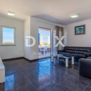 RAB - Luksuzna kuća s 4 apartmana blizu mora