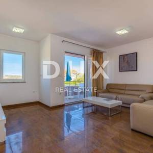 RAB - Luksuzna kuća s 4 apartmana blizu mora