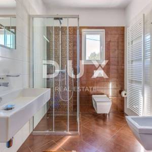 RAB - Luksuzna kuća s 4 apartmana blizu mora