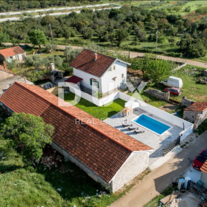 RAŠTANE, BIOGRAD - Seoska idila iz snova: Kuća s bazenom u Raštanima!