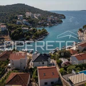 Ražanj - 1. red do mora - luksuzna vila useljiva i namještena