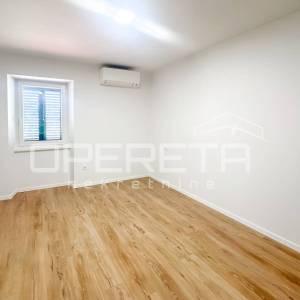 Renoviran stan na dvije etaže, 3 sobe i terasa – Šibenik

