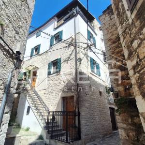 Renovirana kuća s 2 stana, Šibenik- Centar