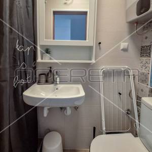 Renovirana kuća s 3 apartmana- Tribunj centar