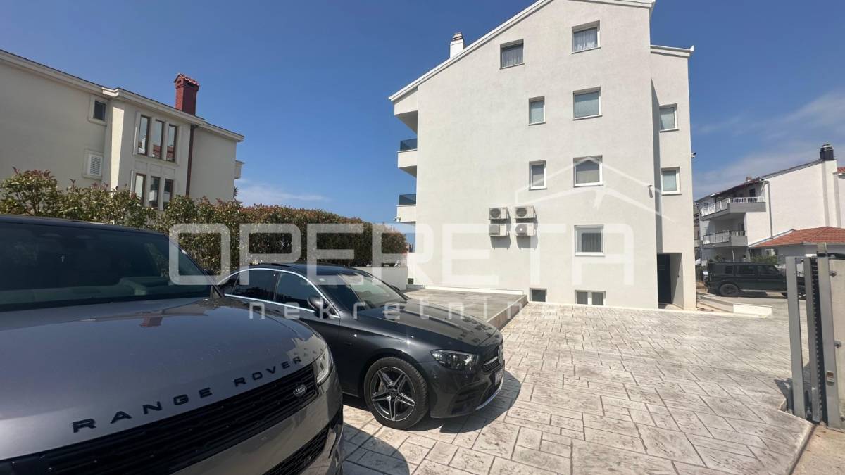Rezidencija na top lokaciji u Splitu, okućnica, bazen, pogled na more