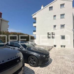 Rezidencija na top lokaciji u Splitu, okućnica, bazen, pogled na more