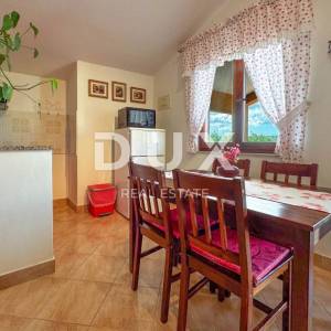 RIBNICA, OBROVAC - PRILIKA! Kuća 1. red do mora + brod i vez