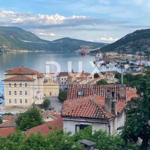 RIJEKA, BAKAR - kuća u strogom centru - samo 95 metara od mora! PRILIKA!