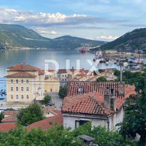 RIJEKA, BAKAR - kuća u strogom centru - samo 95 metara od mora! PRILIKA!